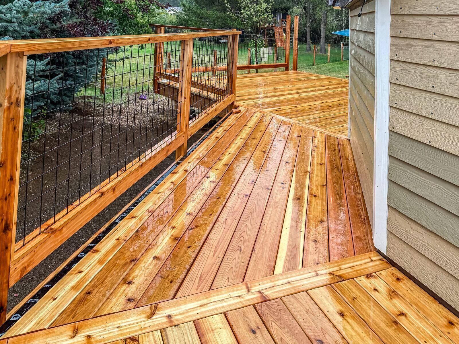 Finished: Cedar deck with hog-wire rail, Bend
